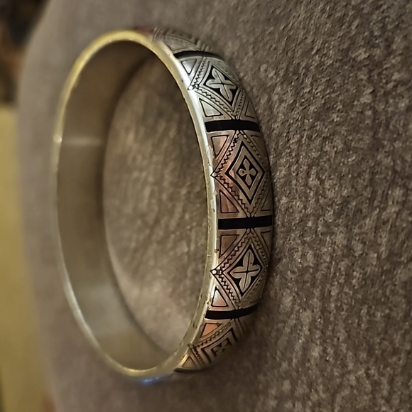 VTG BRIGHTON Silver Plated Cross Engraved Bangle Bracelet - Picture 2 of 7